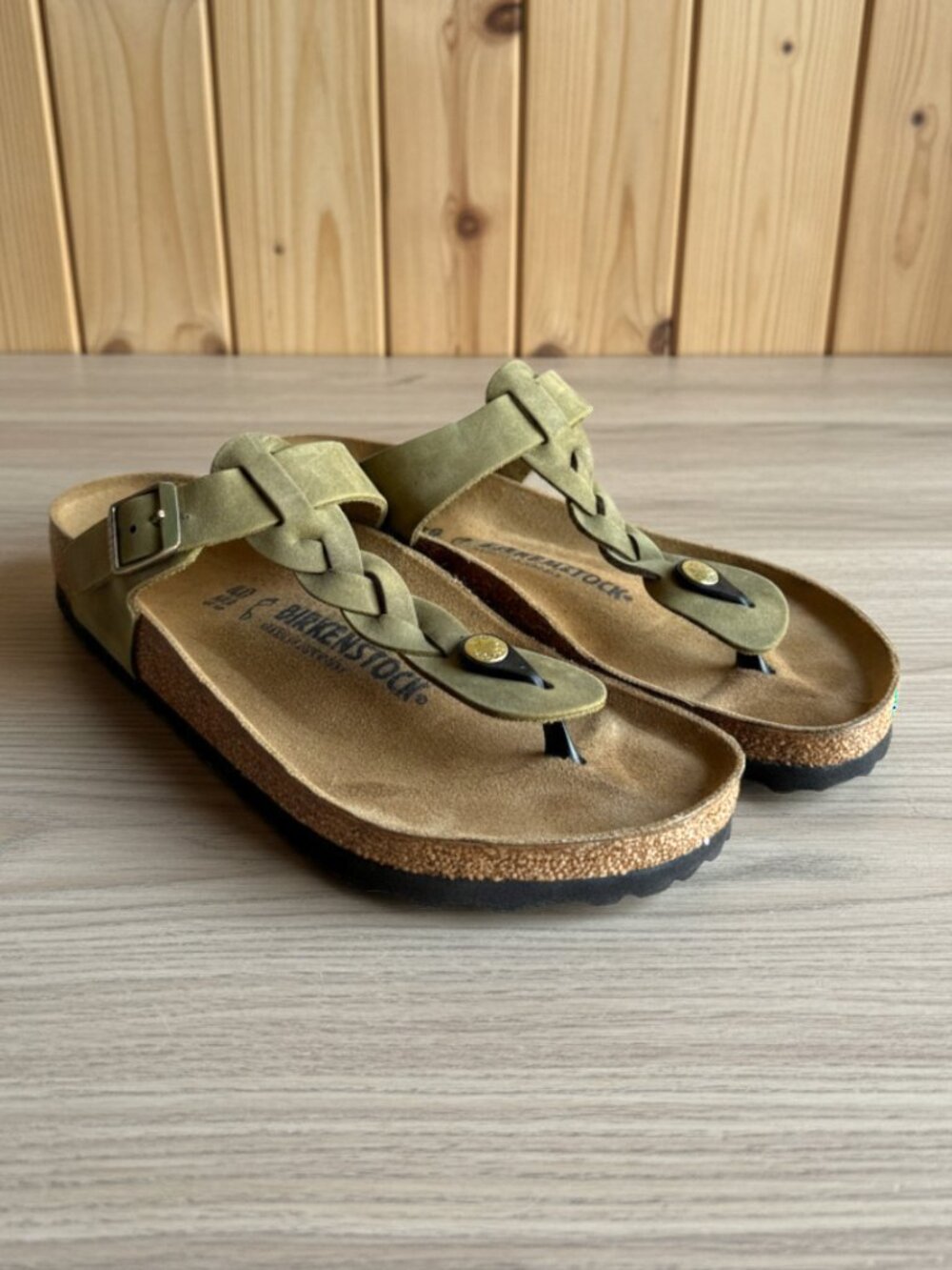 Birkenstock Gizeh Light Olive Green Oiled Leather Sandals Womens 9–9.5 EU 40 - Picture 1 of 12